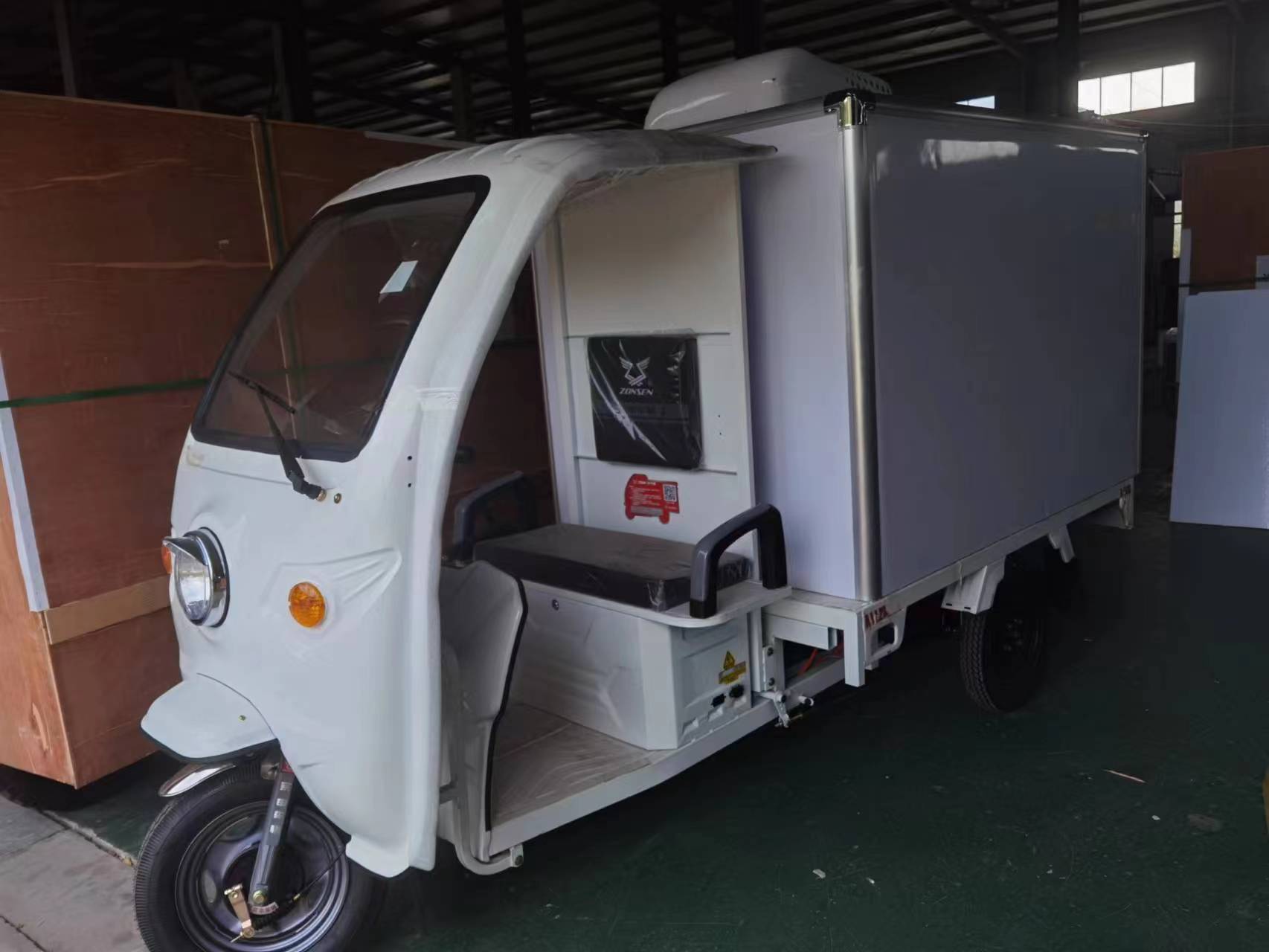 Kingclima electric refrigerated tricycle for short distance transportation