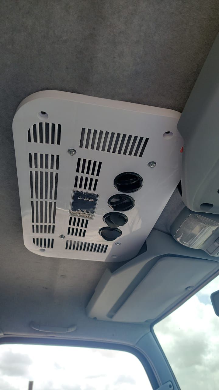 Small Rooftop DC 12V 24V Car Air Conditioner for Truck