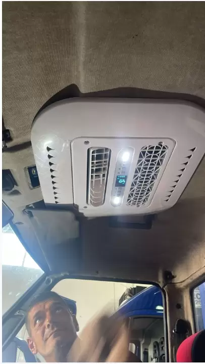 Truck Rooftop Mounted 12V Air Conditioners for Tractors Cranes Mining Machinery Construction Machinery