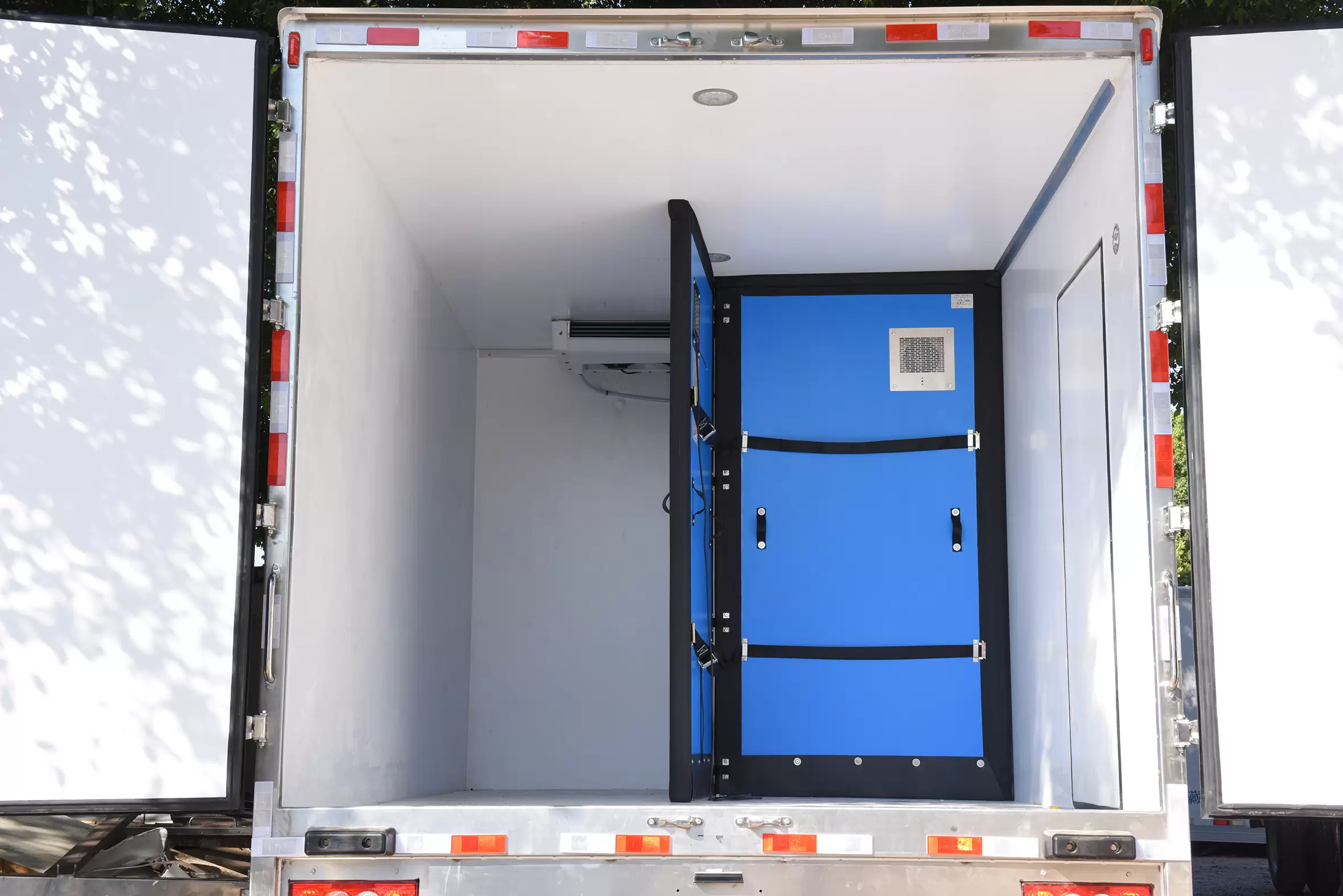 Insulated Panels for Refrigerated Vehicle Body